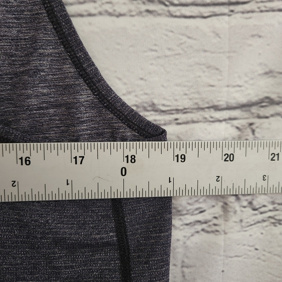 Lululemon Muscle Tank - Picture 4 of 5